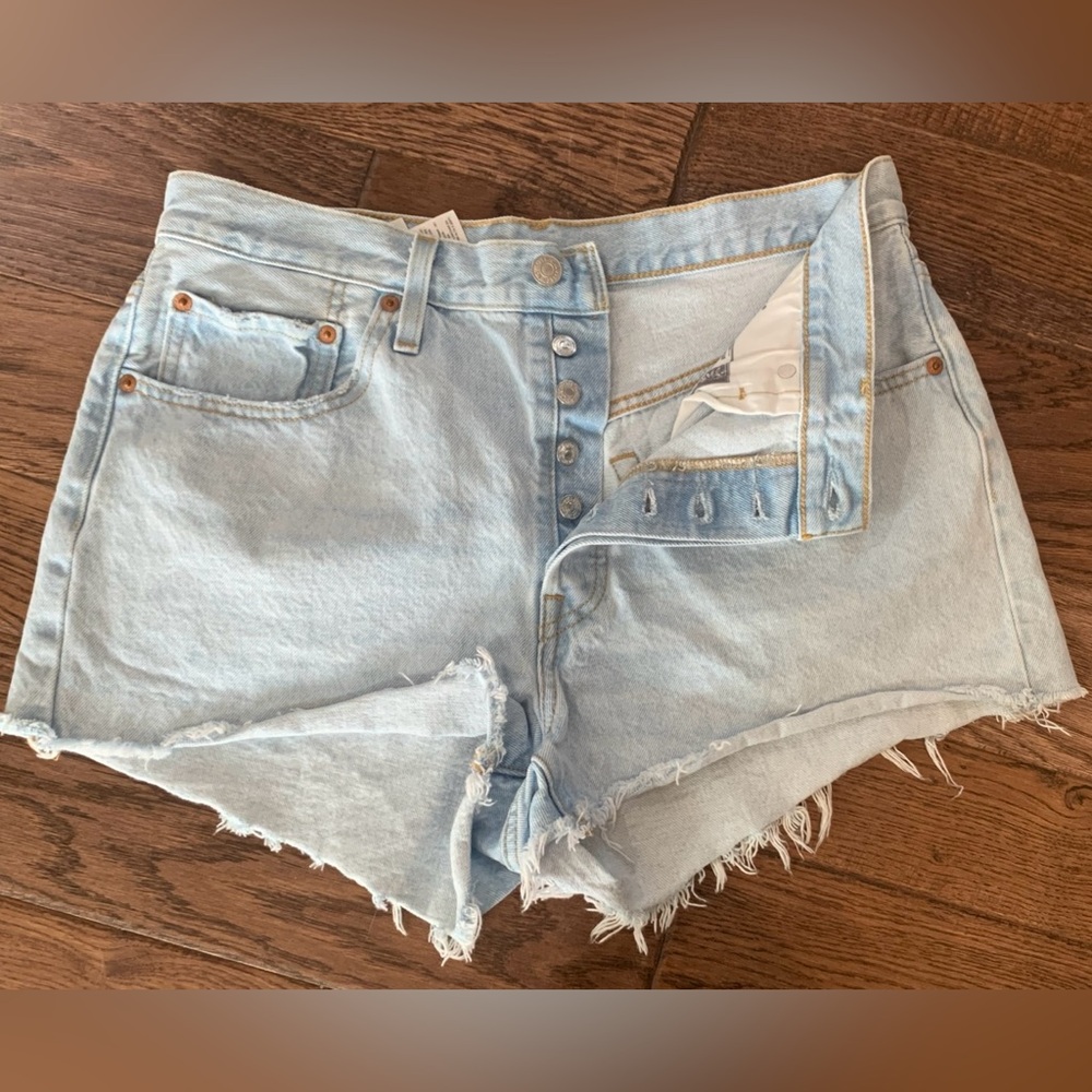 Levi’s 501 Light Wash Denim Women's High-Rise Button-Fly Shorts size 31
